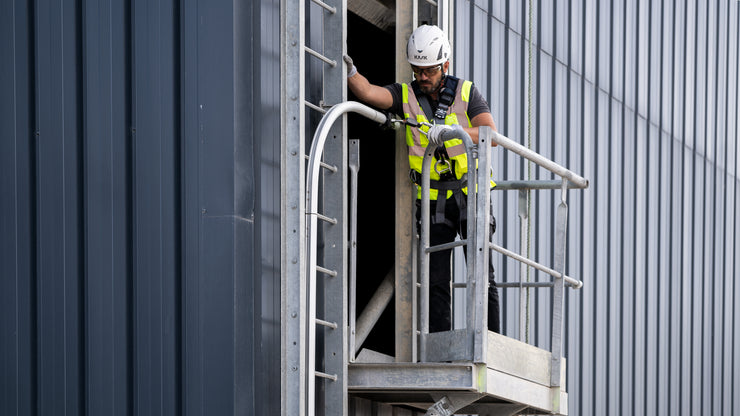 Worker in a harness using the SecuRail system
