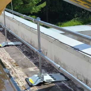 NextGen Continuous Railing™ - Flat Roof