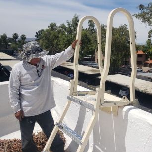 3-Piece Parapet Ladder Safety-Dock with Worker Holding Handle
